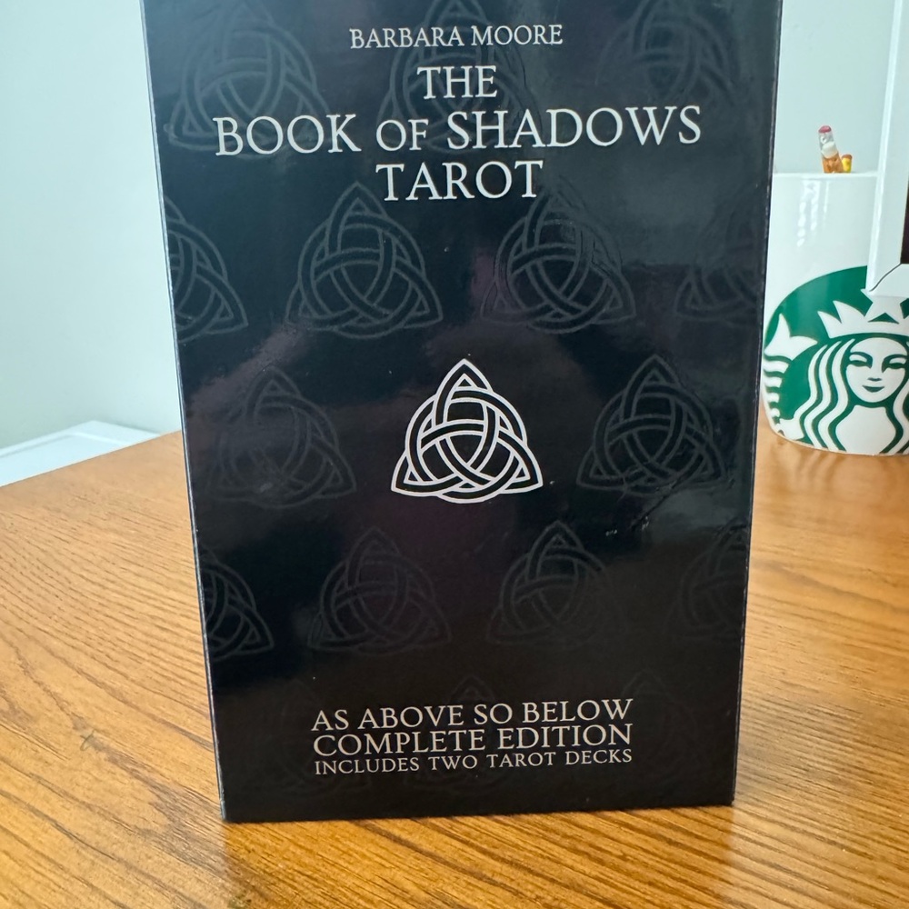The Book of Shadows tarot deck. Complete Deluxe,Two tarot decks. Game, like new